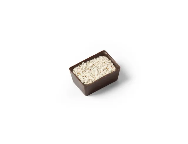 daskalid-s-pralin-fruit-d-fendu-chocolat-amande-coco image 1